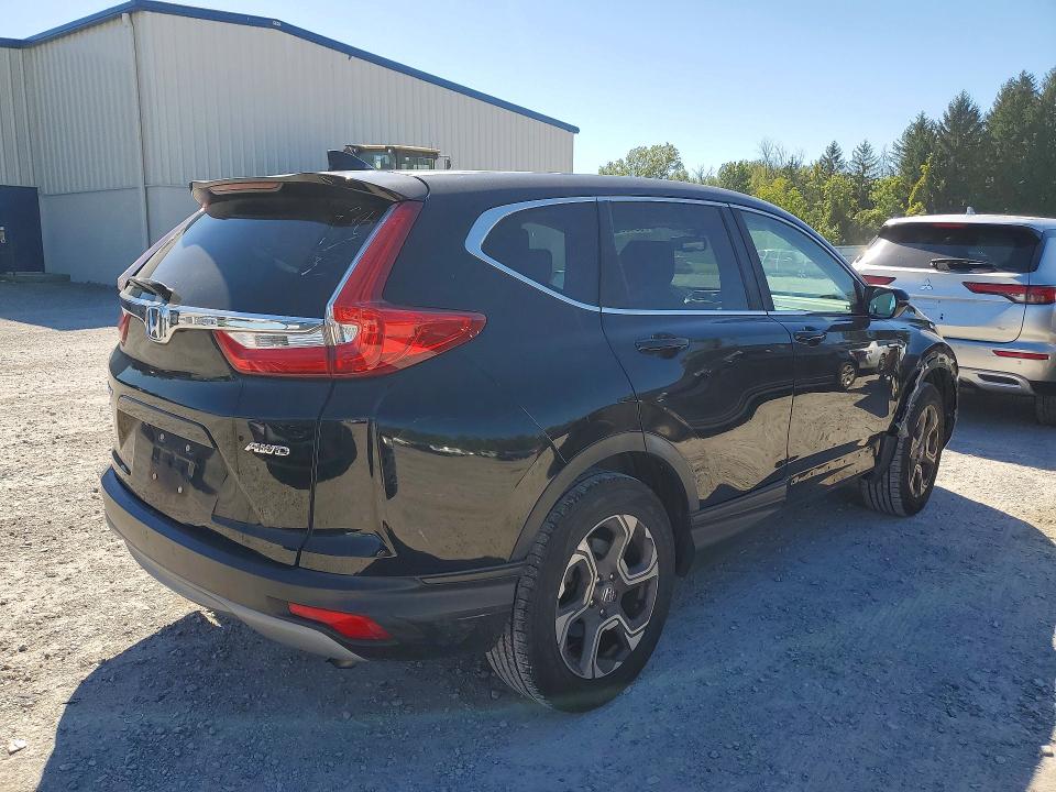 Продаж на аукціоні авто 2018 Honda Cr-v, vin: 7FARW2H88JE025828, номер лоту: 69455646