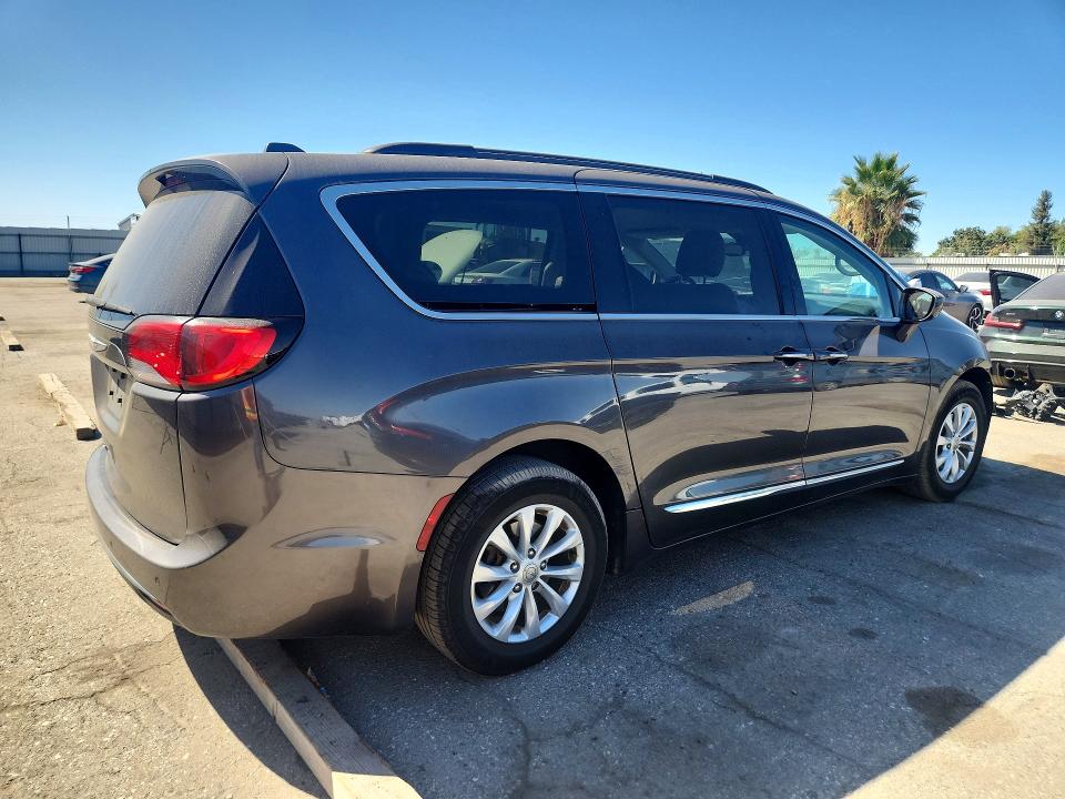 Продаж на аукціоні авто 2017 Chrysler Pacifica, vin: 2C4RC1BG2HR516733, номер лоту: 69870146
