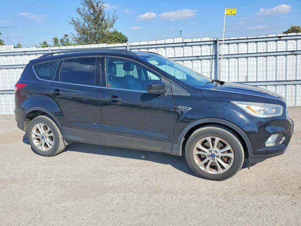 71042546 :رقم المزاد ، 1FMCU9G98HUA30373 vin ، 2017 Ford Escape مزاد بيع