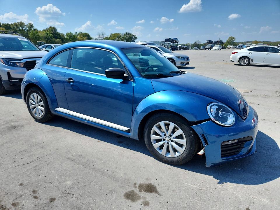 2018 Volkswagen Beetle მანქანა იყიდება აუქციონზე, vin: 3VWFD7AT6JM716672, აუქციონის ნომერი: 69668076