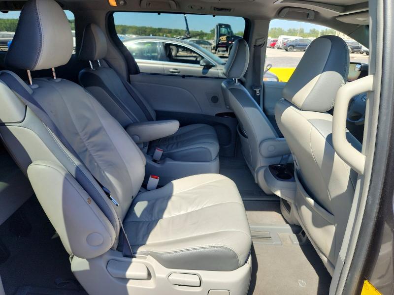 67214576 :رقم المزاد ، 5TDYK3DCXBS024163 vin ، 2011 Toyota Sienna مزاد بيع
