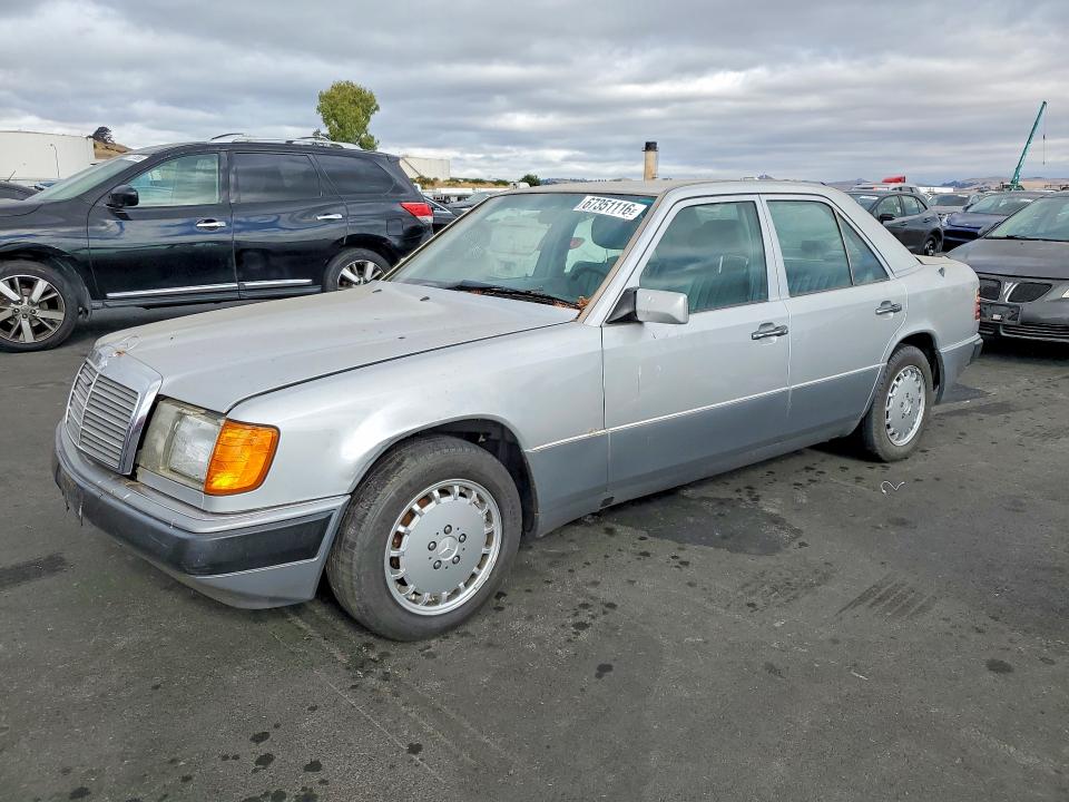 67351116 :رقم المزاد ، WDBEA26D0NB635657 vin ، 1992 Mercedes-benz 300 مزاد بيع