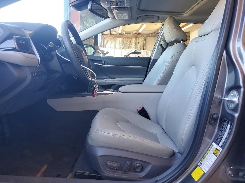 70675016 :رقم المزاد ، 4T1R11AK5MU421166 vin ، 2021 Toyota Camry مزاد بيع