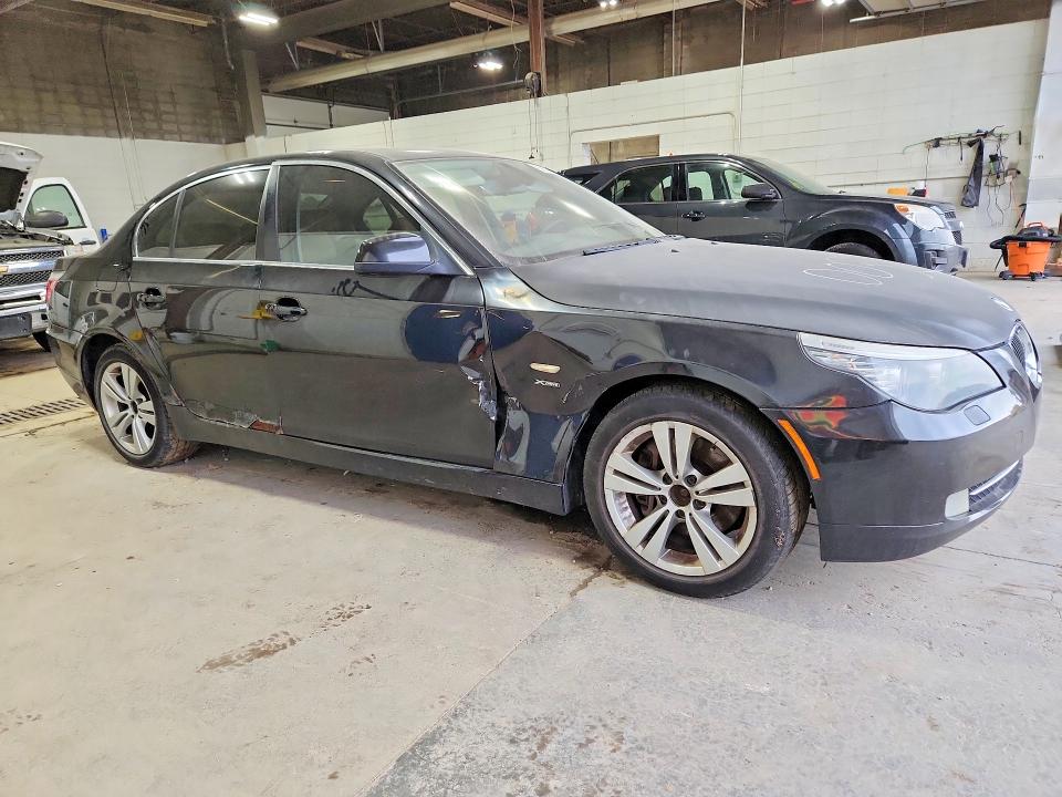 70909536 :رقم المزاد ، WBANV1C51AC388826 vin ، 2010 Bmw 528 مزاد بيع