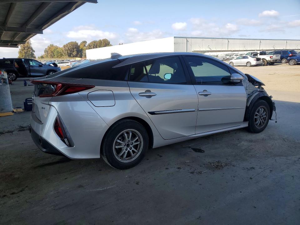 Продаж на аукціоні авто 2022 Toyota Prius Prime, vin: JTDKAMFP7N3210585, номер лоту: 70129246