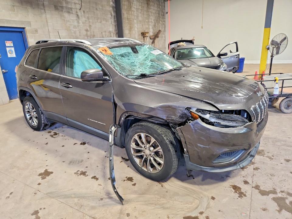 70159946 :رقم المزاد ، 1C4PJLLB7KD318705 vin ، 2019 Jeep Cherokee مزاد بيع