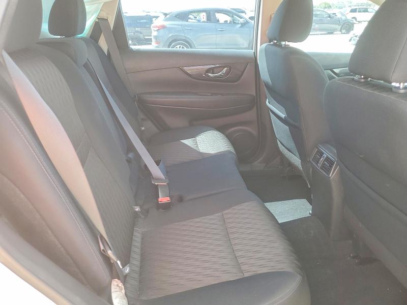 68753106 :رقم المزاد ، 5N1AT2MT9JC772052 vin ، 2018 Nissan Rogue مزاد بيع