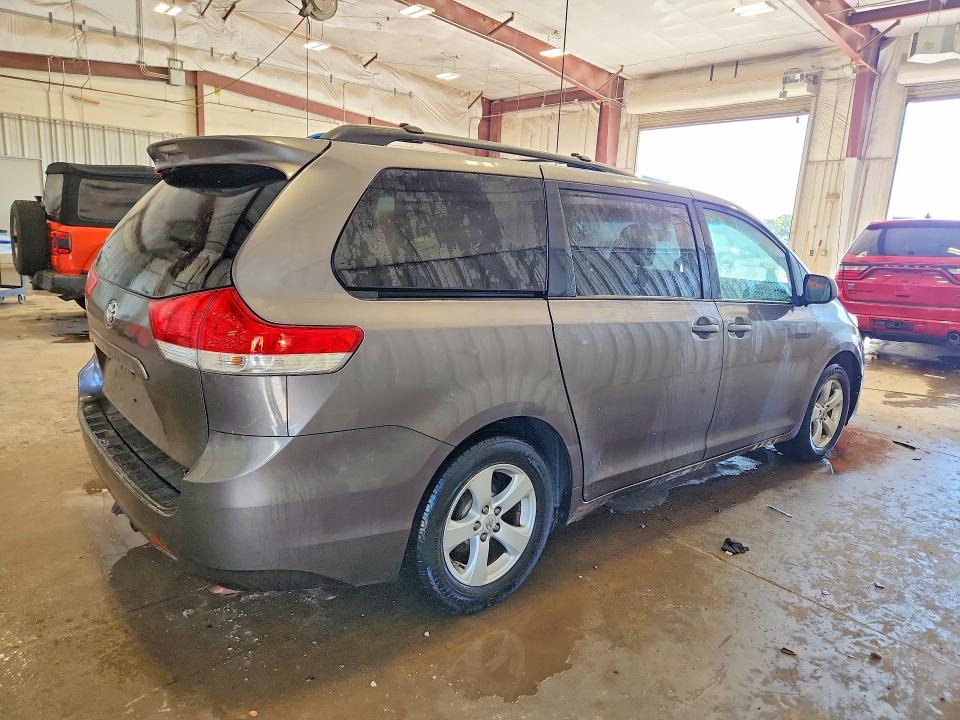 Продажа на аукционе авто 2011 Toyota Sienna, vin: 5TDKK3DC0BS036926, номер лота: 70827886
