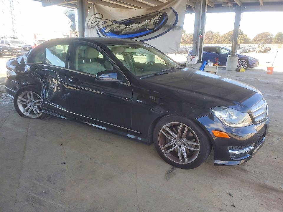 Продаж на аукціоні авто 2013 Mercedes-benz C, vin: WDDGF8AB5DG134534, номер лоту: 70014296
