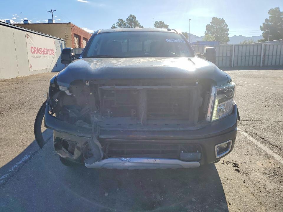 69878526 :رقم المزاد ، 1N6AA1E50HN551102 vin ، 2017 Nissan Titan مزاد بيع