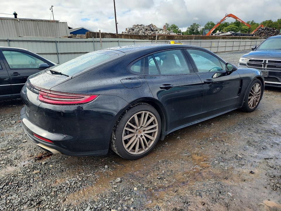 66833906 :رقم المزاد ، WP0AA2A76JL113279 vin ، 2018 Porsche Panamera مزاد بيع