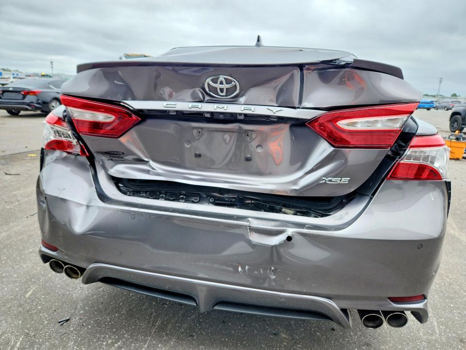 70339746 :رقم المزاد ، 4T1B61HK7KU735407 vin ، 2019 Toyota Camry مزاد بيع