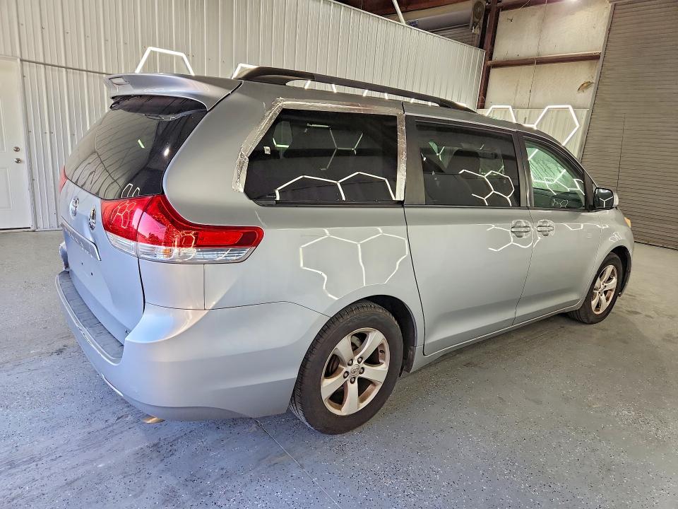 2014 Toyota Sienna მანქანა იყიდება აუქციონზე, vin: 5TDKK3DC9ES464689, აუქციონის ნომერი: 67840646