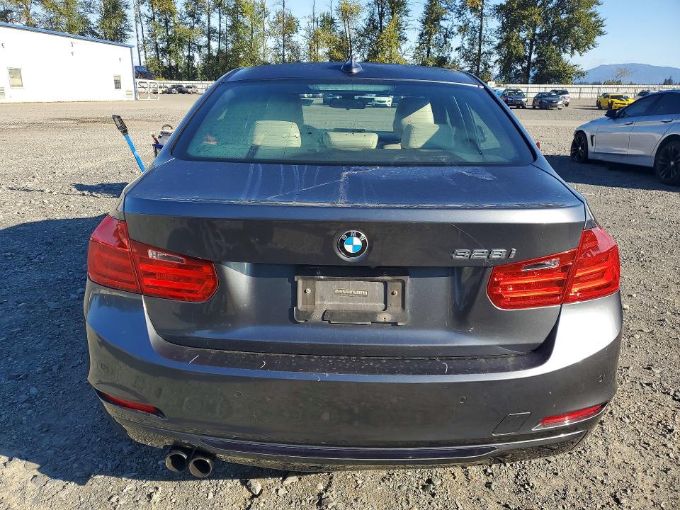 68013676 :رقم المزاد ، WBA3A5G5XFNS85971 vin ، 2015 Bmw 328 مزاد بيع
