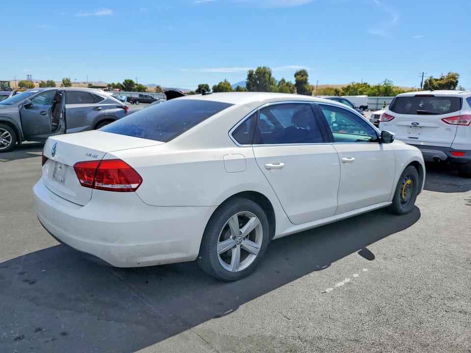 70543646 :رقم المزاد ، 1VWBT7A35FC063603 vin ، 2015 Volkswagen Passat مزاد بيع