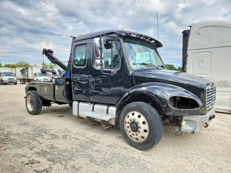69575856 :رقم المزاد ، 1FVACWDDX5HU79553 vin ، 2005 Freightliner M2 مزاد بيع