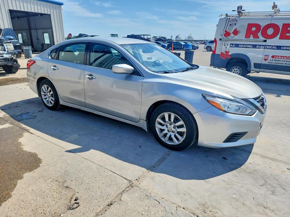 2017 Nissan Altima მანქანა იყიდება აუქციონზე, vin: 1N4AL3AP2HN314018, აუქციონის ნომერი: 70658506