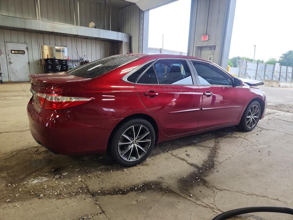 68422756 :رقم المزاد ، 4T1BF1FK6FU882570 vin ، 2015 Toyota Camry مزاد بيع