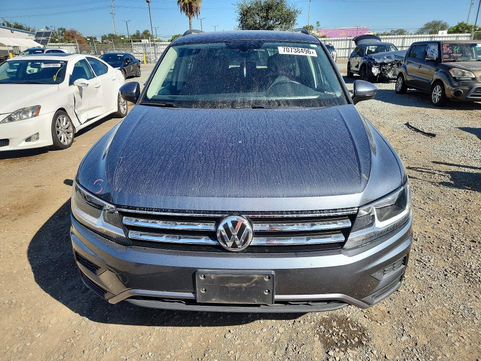 Продажа на аукционе авто 2020 Volkswagen Tiguan, vin: 3VV2B7AX5LM126090, номер лота: 70738496