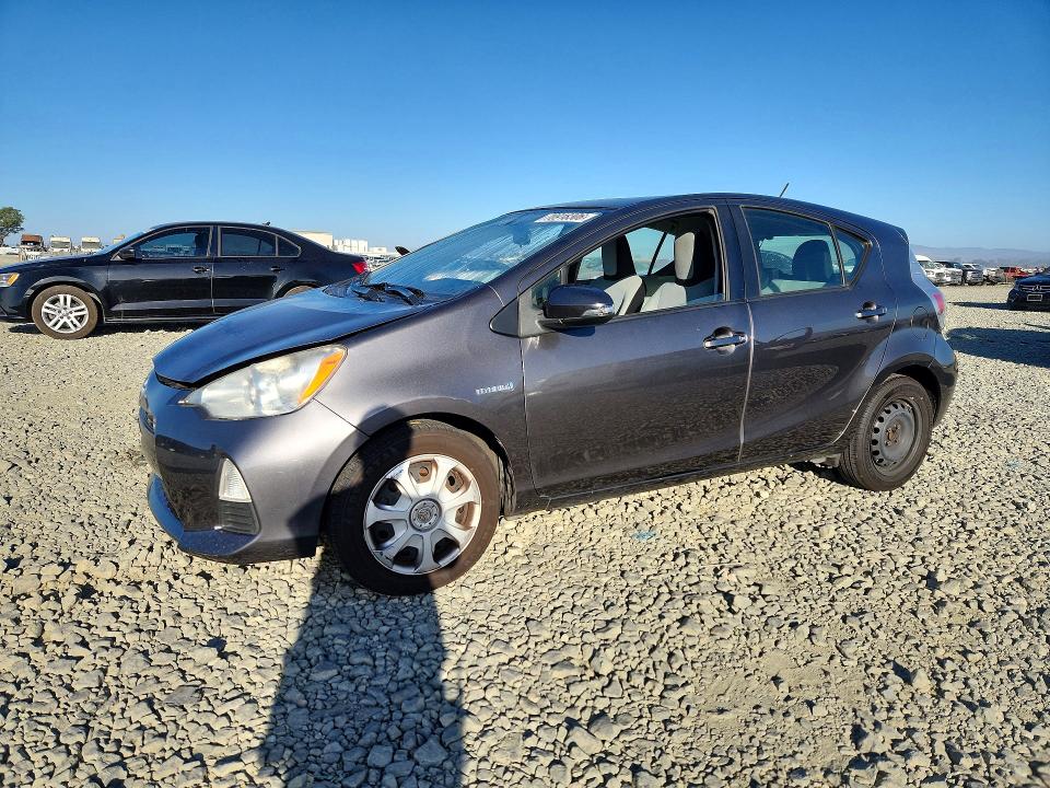 70918306 :رقم المزاد ، JTDKDTB36D1556092 vin ، 2013 Toyota Prius C مزاد بيع