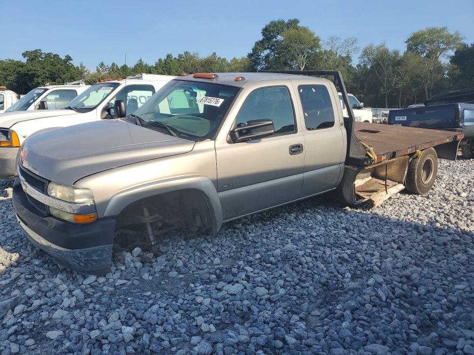 2002 Chevrolet Silverado მანქანა იყიდება აუქციონზე, vin: 1GBJC39GX2F115531, აუქციონის ნომერი: 67815776