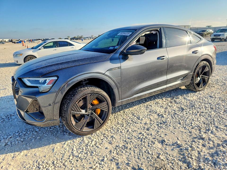 2022 Audi E-tron მანქანა იყიდება აუქციონზე, vin: WA13AAGE2NB022136, აუქციონის ნომერი: 66384036