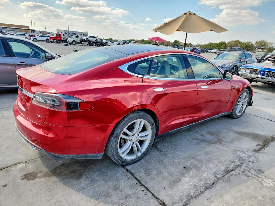 69403096 :رقم المزاد ، 5YJSA1H1XEFP30368 vin ، 2014 Tesla Model S مزاد بيع
