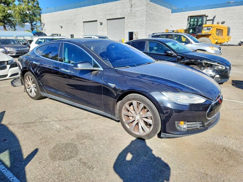 Продажа на аукционе авто 2015 Tesla Model S, vin: 5YJSA1H28FF082636, номер лота: 70790896