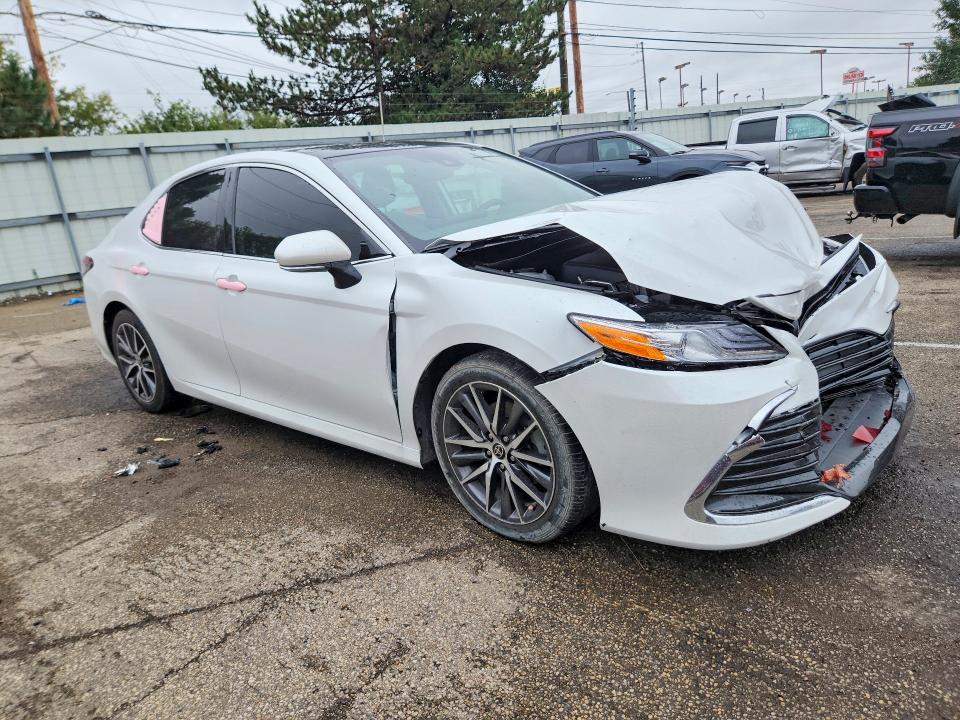 69782696 :رقم المزاد ، 4T1F11AK1MU603160 vin ، 2021 Toyota Camry مزاد بيع