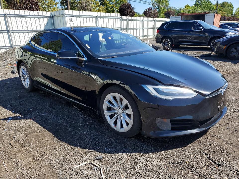 68523726 :رقم المزاد ، 5YJSA1E26GF152544 vin ، 2016 Tesla Model S مزاد بيع