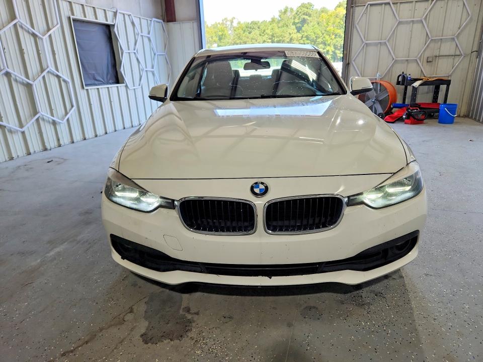 67356566 :رقم المزاد ، WBA8A9C54GK615612 vin ، 2016 Bmw 320 مزاد بيع