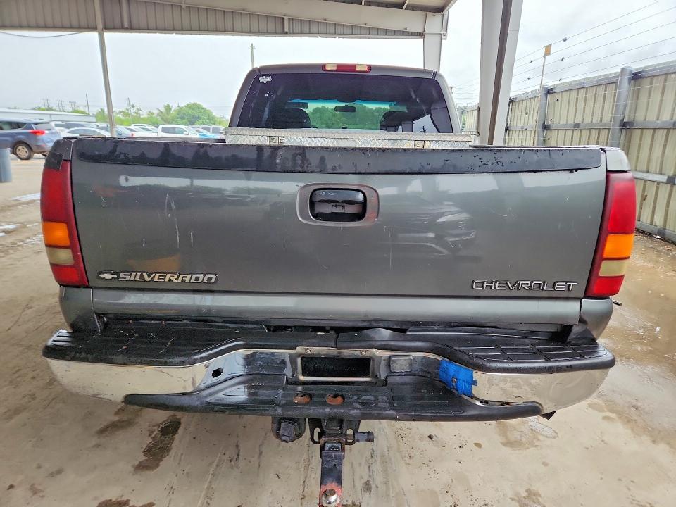 70923166 :رقم المزاد ، 1GCHC29U31E213623 vin ، 2001 Chevrolet Silverado مزاد بيع