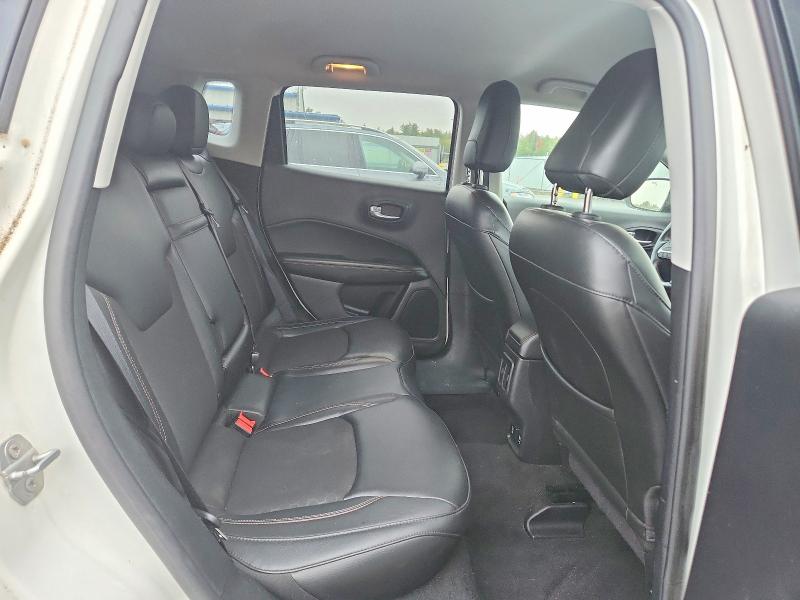 70339626 :رقم المزاد ، 3C4NJDBB6JT255748 vin ، 2018 Jeep Compass مزاد بيع
