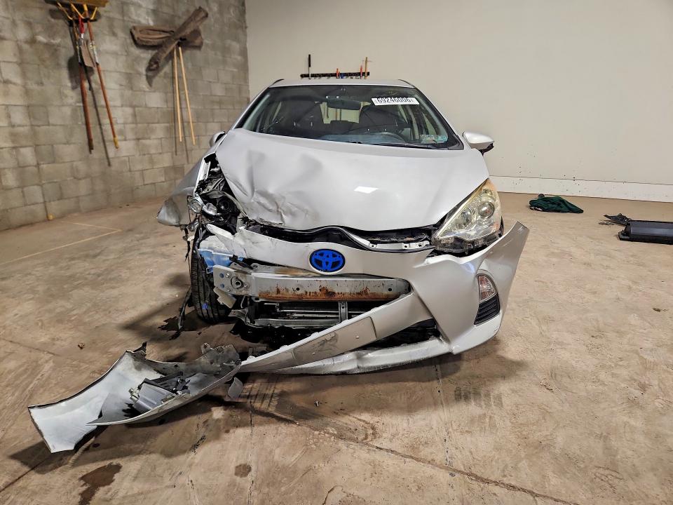 Продажа на аукционе авто 2013 Toyota Prius C, vin: JTDKDTB3XD1544723, номер лота: 69246006
