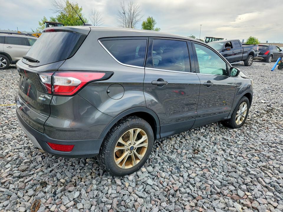 69307676 :رقم المزاد ، 1FMCU9G97HUD44208 vin ، 2017 Ford Escape مزاد بيع