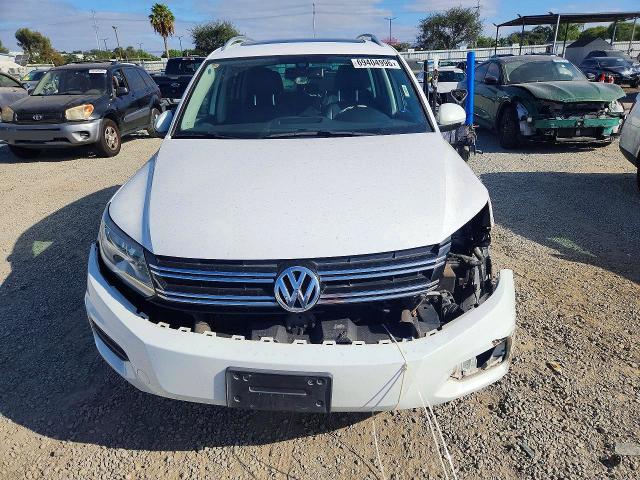 2017 Volkswagen Tiguan მანქანა იყიდება აუქციონზე, vin: WVGRV7AXXHK010415, აუქციონის ნომერი: 69404996