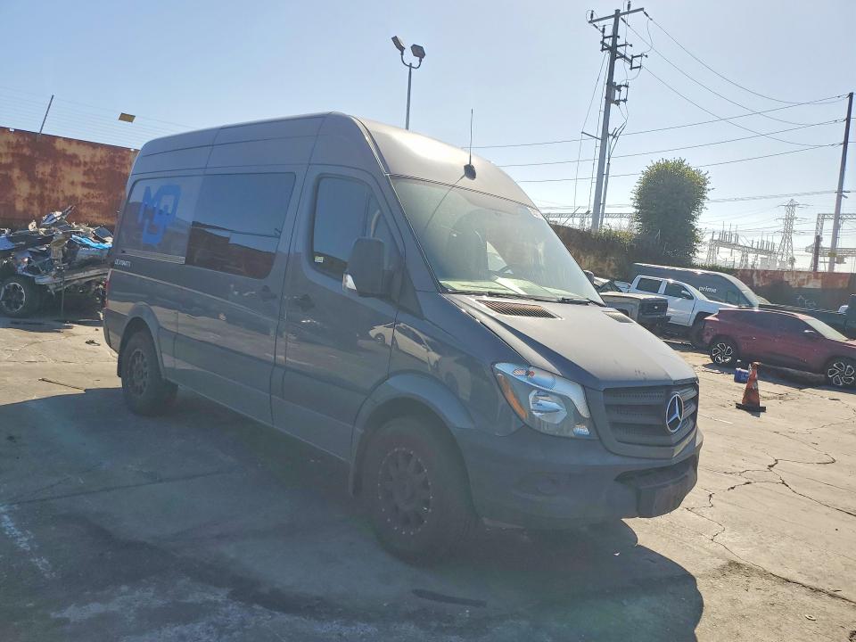 68571756 :رقم المزاد ، WD3PE7DD1GP203884 vin ، 2016 Mercedes-benz Sprinter مزاد بيع