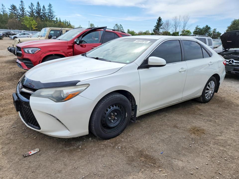 68640616 :رقم المزاد ، 4T1BF1FK3FU040219 vin ، 2015 Toyota Camry مزاد بيع