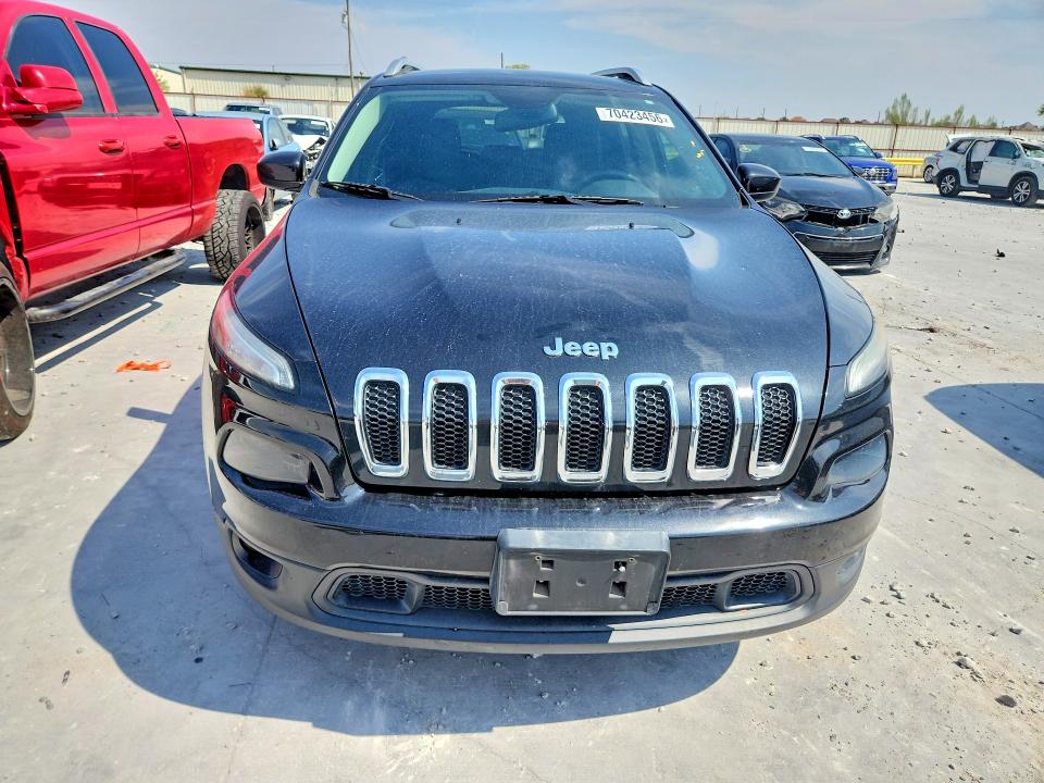70423456 :رقم المزاد ، 1C4PJLCS9FW782069 vin ، 2015 Jeep Cherokee مزاد بيع