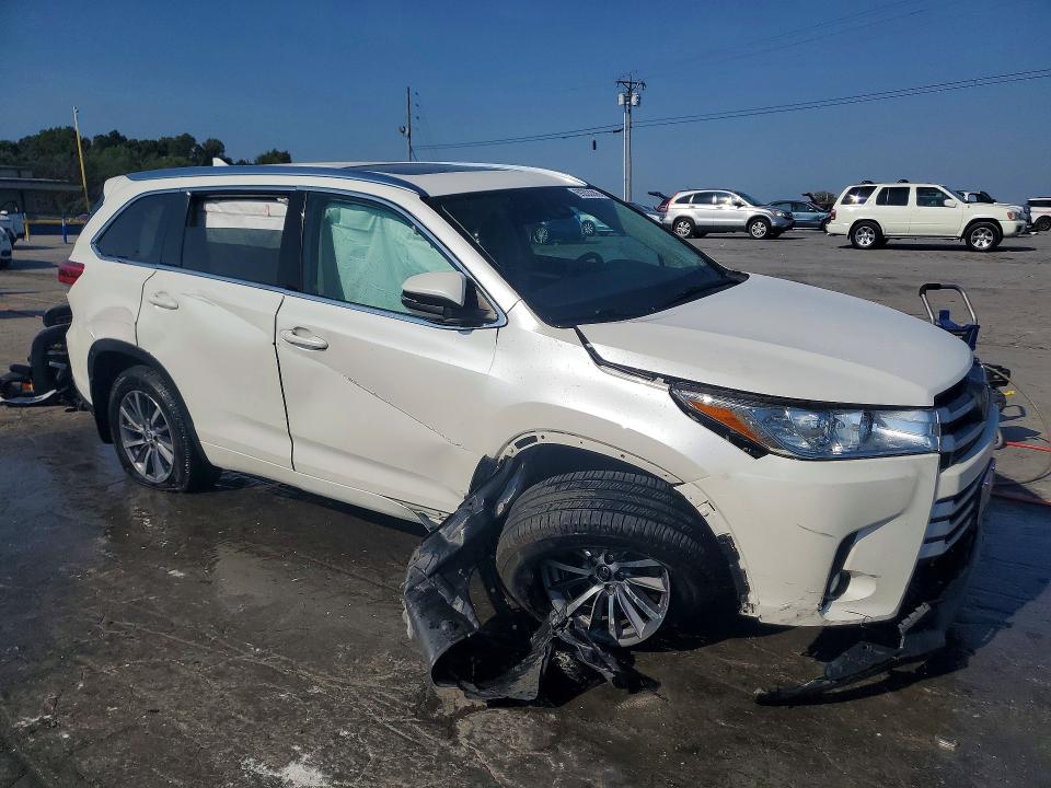 69203286 :رقم المزاد ، 5TDJZRFH4JS845296 vin ، 2018 Toyota Highlander مزاد بيع