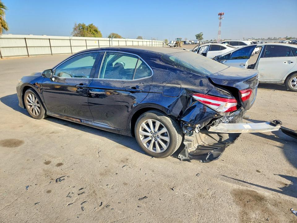 2018 Toyota Camry მანქანა იყიდება აუქციონზე, vin: 4T1B11HK0JU618135, აუქციონის ნომერი: 68952926