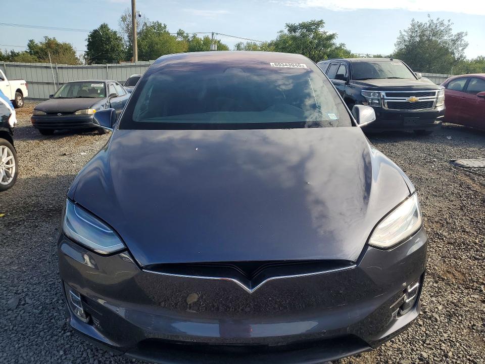 69343946 :رقم المزاد ، 5YJXCAE22JF138308 vin ، 2018 Tesla Model X مزاد بيع