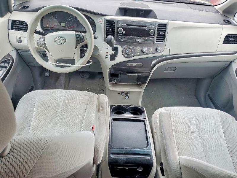 69334226 :رقم المزاد ، 5TDKK3DC2BS086002 vin ، 2011 Toyota Sienna مزاد بيع