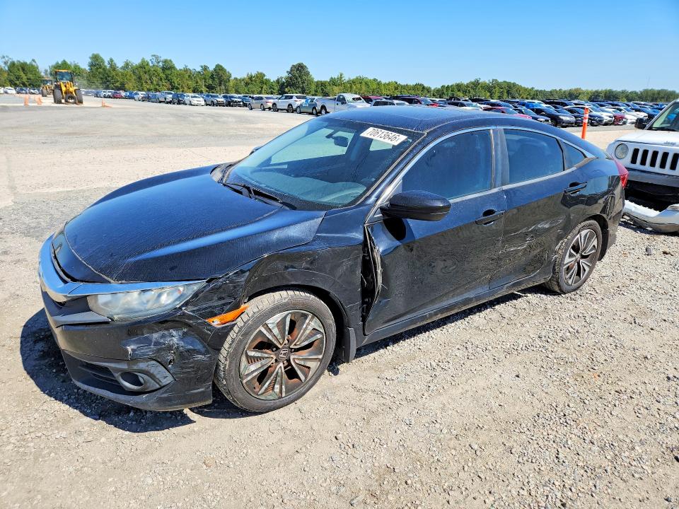 70613646 :رقم المزاد ، 19XFC1E38JE002792 vin ، 2018 Honda Civic مزاد بيع