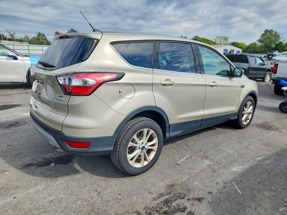 69032506 :رقم المزاد ، 1FMCU0GD6HUB35087 vin ، 2017 Ford Escape مزاد بيع