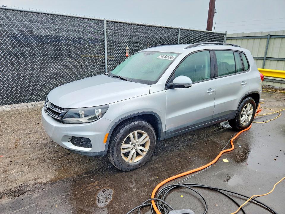 68133686 :رقم المزاد ، WVGAV7AX8HK005968 vin ، 2017 Volkswagen Tiguan مزاد بيع