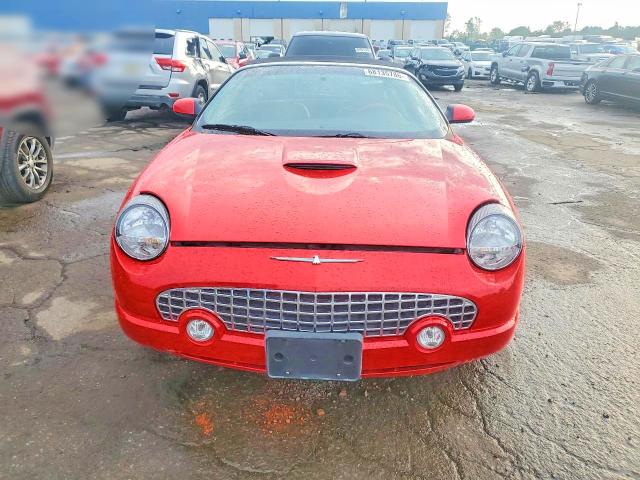 68135786 :رقم المزاد ، 1FAHP60A52Y102902 vin ، 2002 Ford Thunderbird مزاد بيع