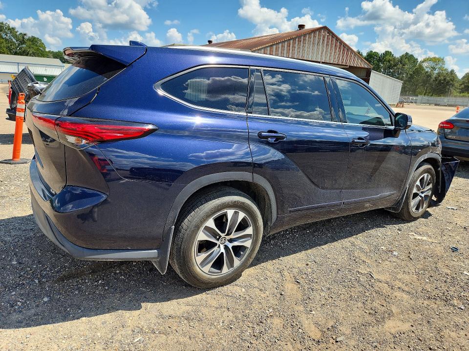 Продажа на аукционе авто 2021 Toyota Highlander, vin: 5TDGZRAH0MS033855, номер лота: 68866396