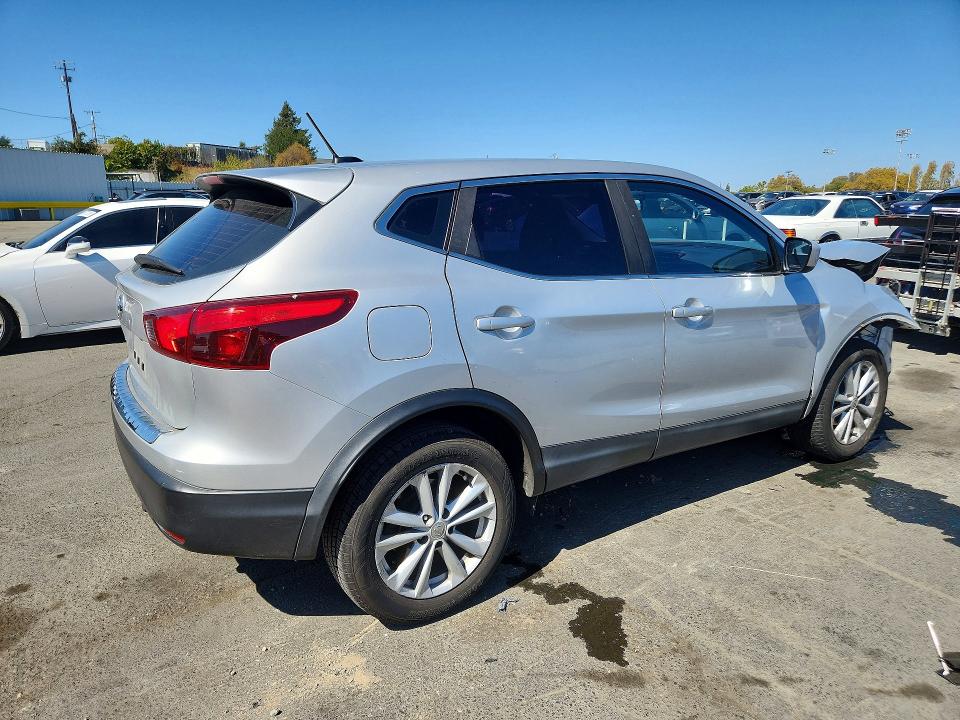 2017 Nissan Rogue Sport მანქანა იყიდება აუქციონზე, vin: JN1BJ1CP4HW029453, აუქციონის ნომერი: 69884106