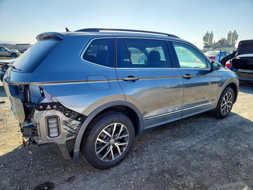 Продажа на аукционе авто 2020 Volkswagen Tiguan, vin: 3VV2B7AX5LM126090, номер лота: 70738496